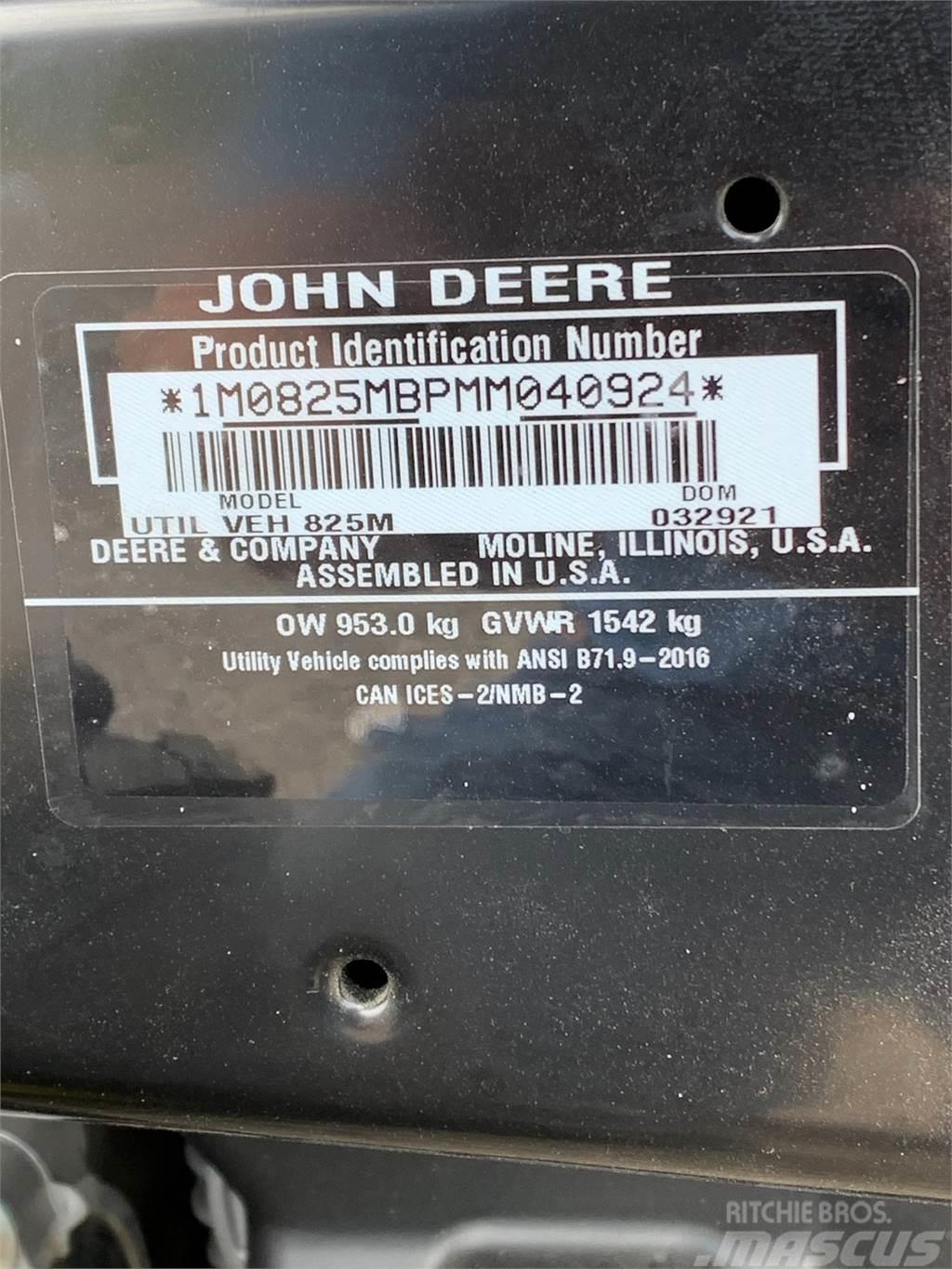 John Deere XUV 825M S4 Kommunaalteenuste tehnika
