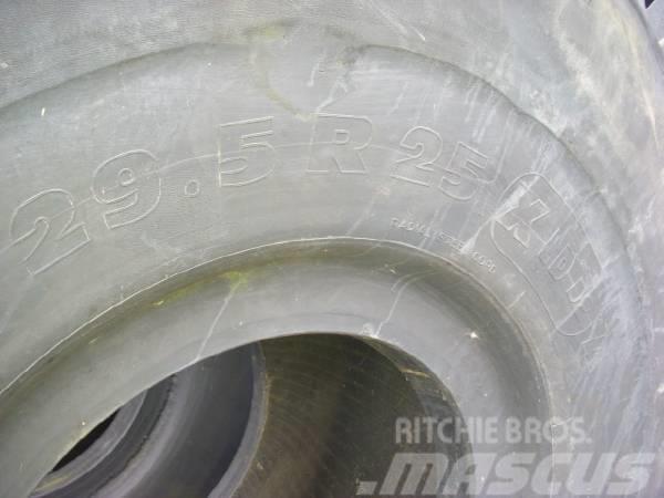 Michelin runderneuert (7-10) 29.5R25 L5 Felsreifen 250 % Tyres, wheels and rims
