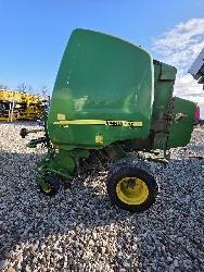 John Deere 854