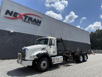 Mack GR64B