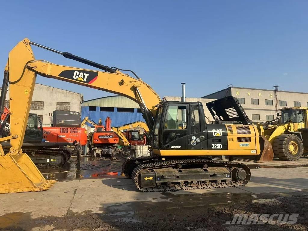CAT 325 D Roomikekskavaatorid