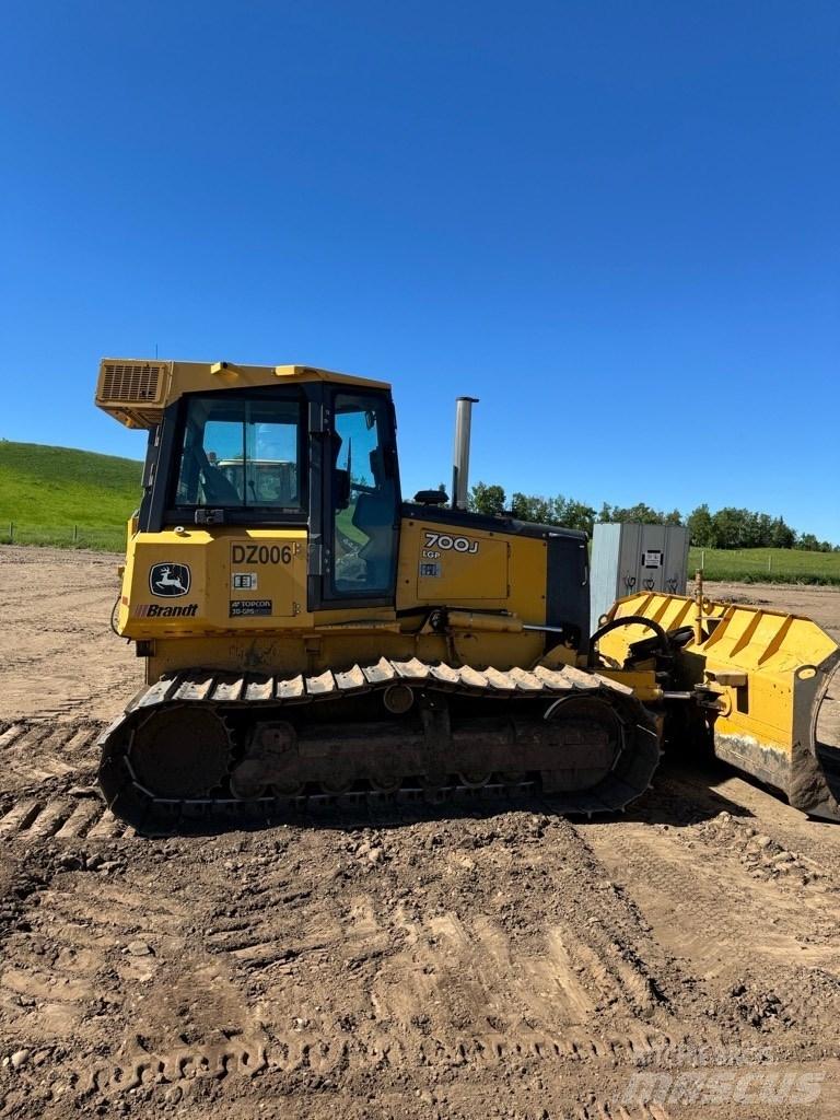 DEERE 700J Buldooserid