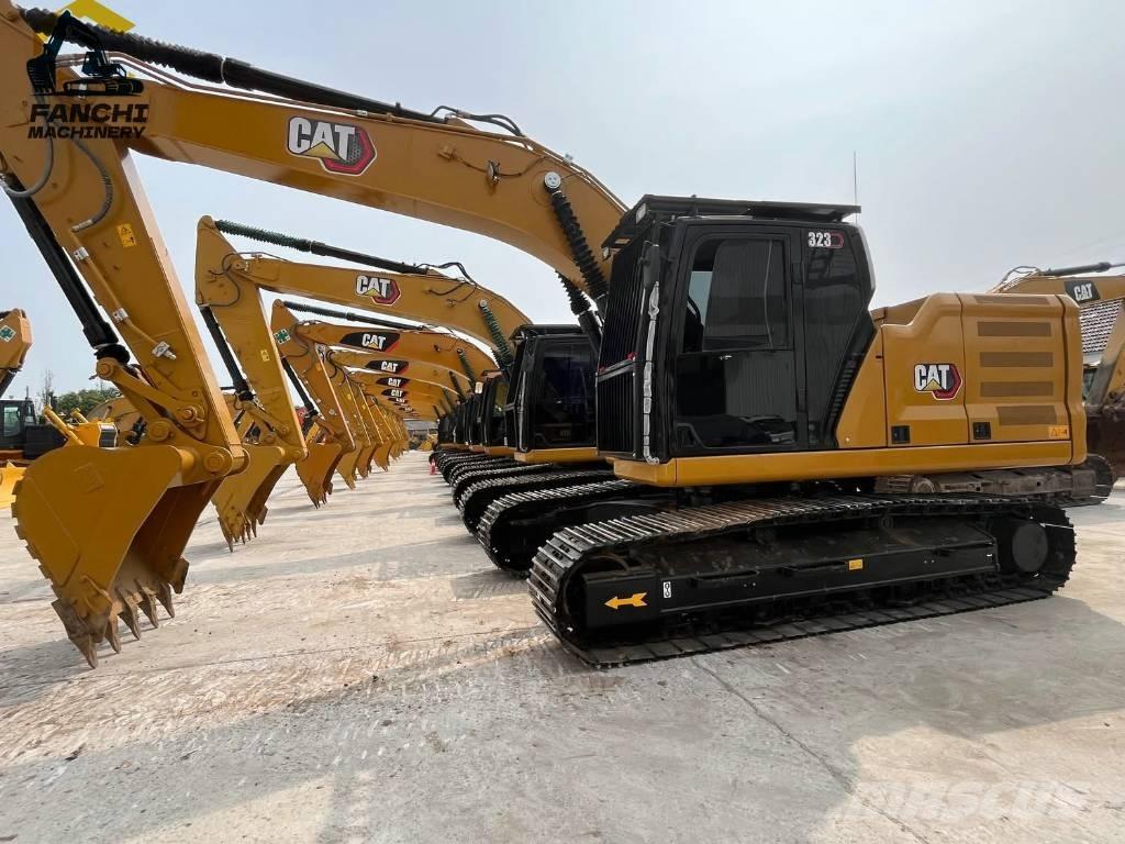 CAT 323 Roomikekskavaatorid