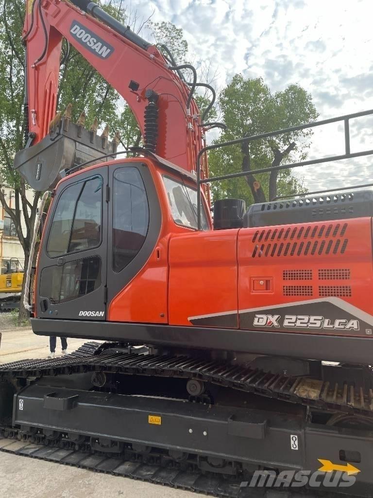 Doosan DX 225 Väikeekskavaatorid 7t-12t