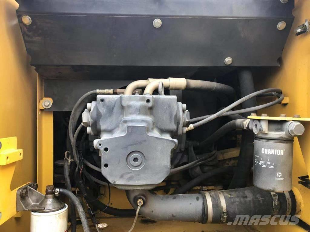 Komatsu PC 200-7 Roomikekskavaatorid