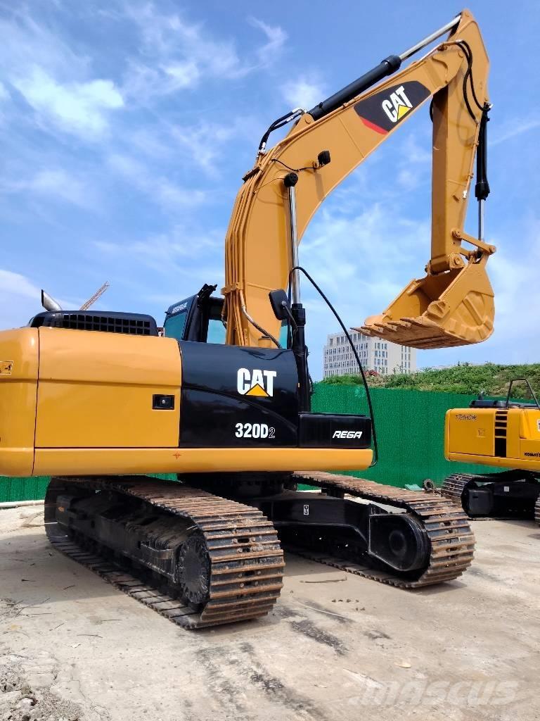 CAT 320D2 Roomikekskavaatorid