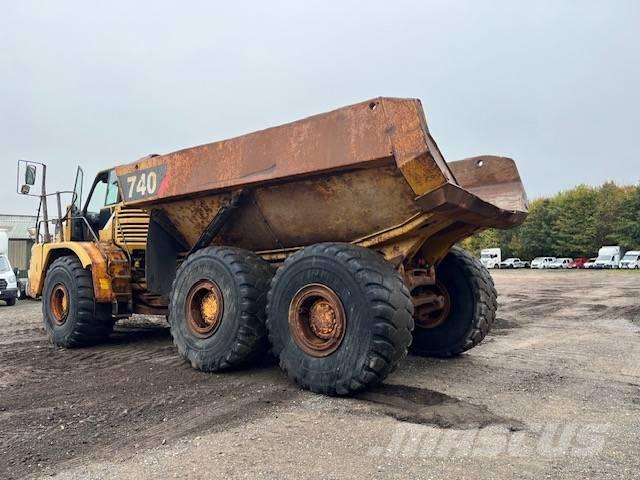 CAT 740 Liigendraamiga pinnaseveokid