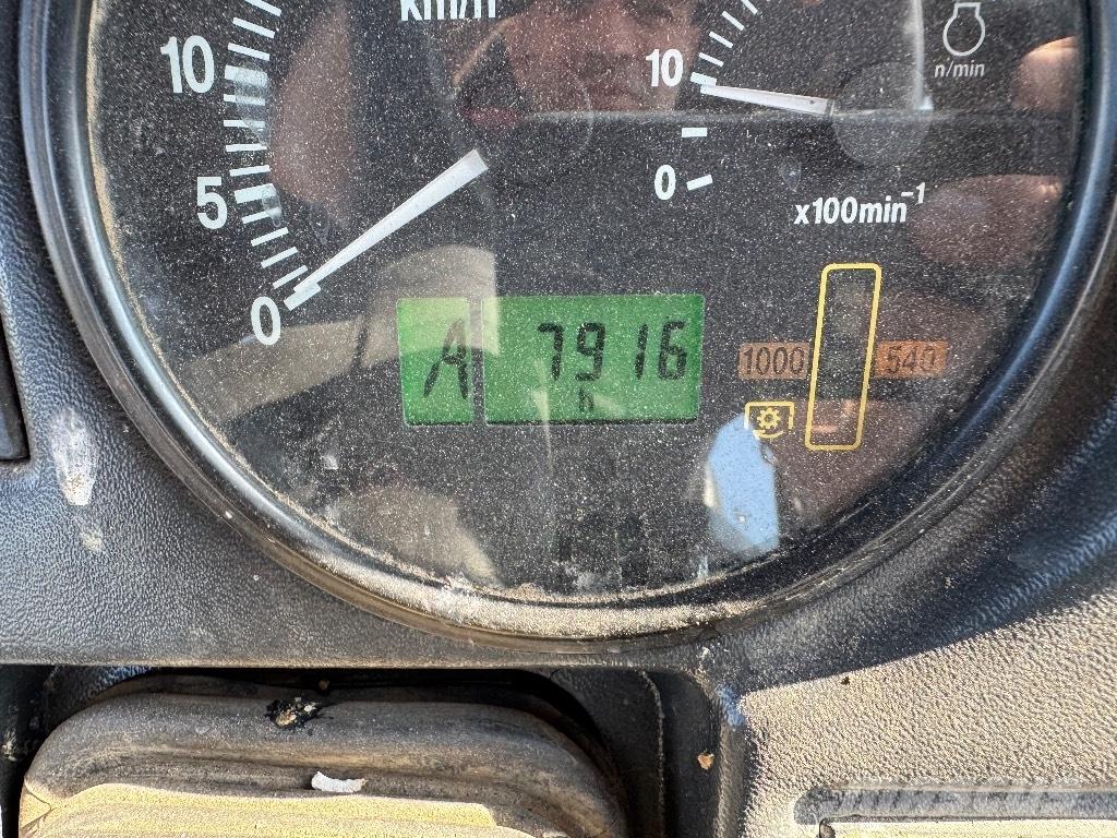 Belarus 1025.4 Metsatööks kohandatud traktorid