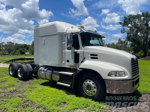 Mack CXU613 Pinnacle Sadulveokid