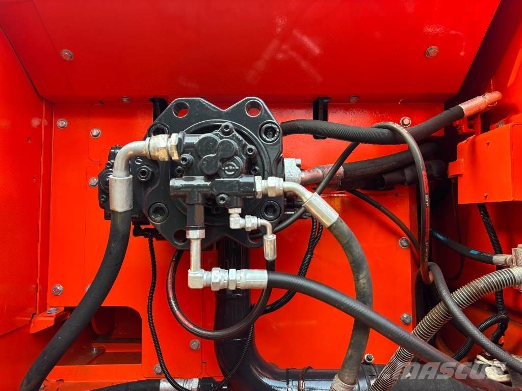 Doosan DX300LC-9C Roomikekskavaatorid
