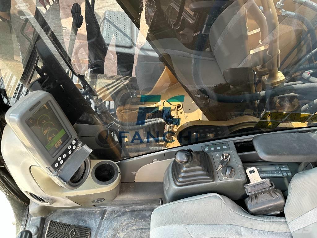 CAT 313 Väikeekskavaatorid 7t-12t