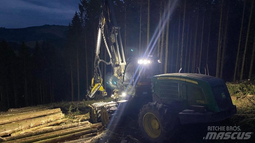 John Deere 1270 E Harvesterid