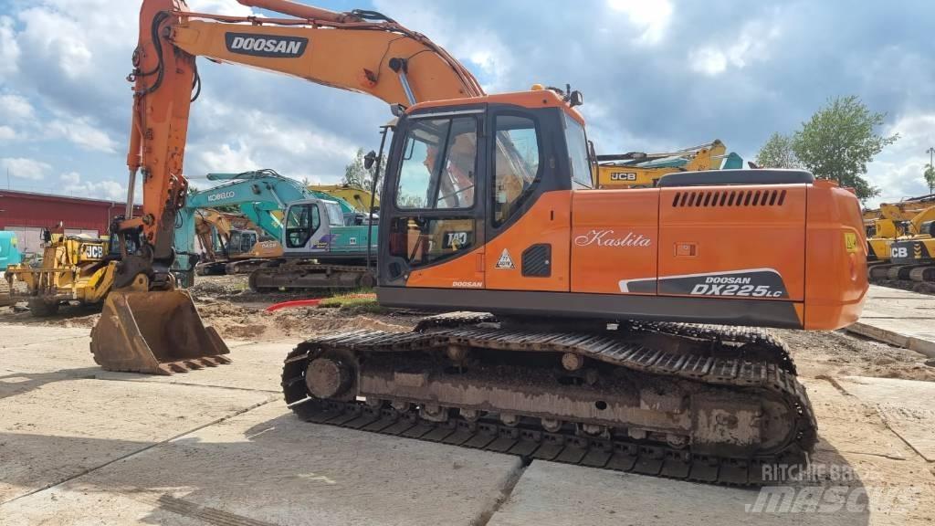 Doosan DX 225 LC Roomikekskavaatorid