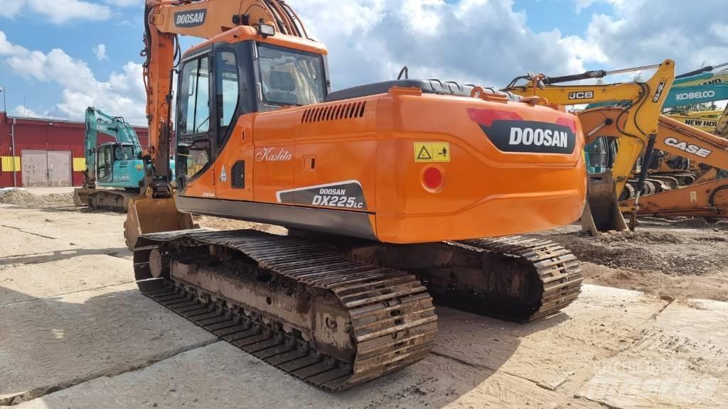 Doosan DX 225 LC Roomikekskavaatorid