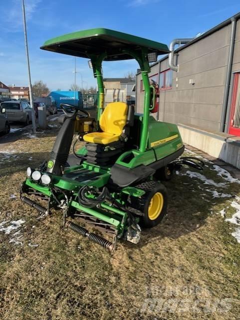 John Deere 7200 A Fairway niidukid