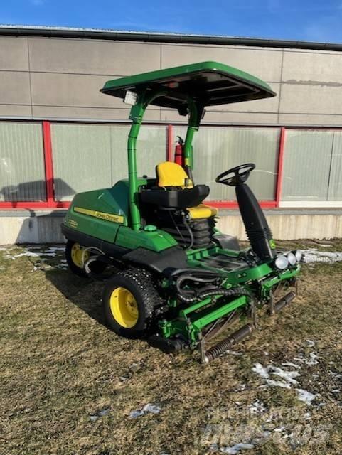 John Deere 7200 A Fairway niidukid