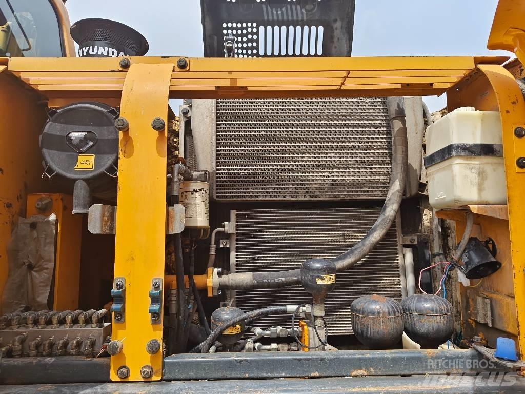 Hyundai R210W-9 Ratasekskavaatorid