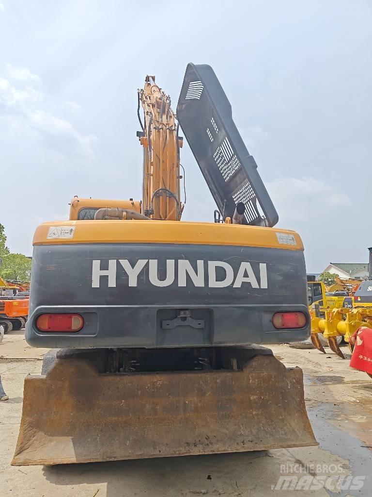 Hyundai R210W-9 Ratasekskavaatorid