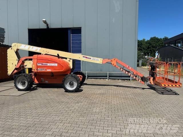 JLG 600 AJ Iseliikuvad poomtõstukid
