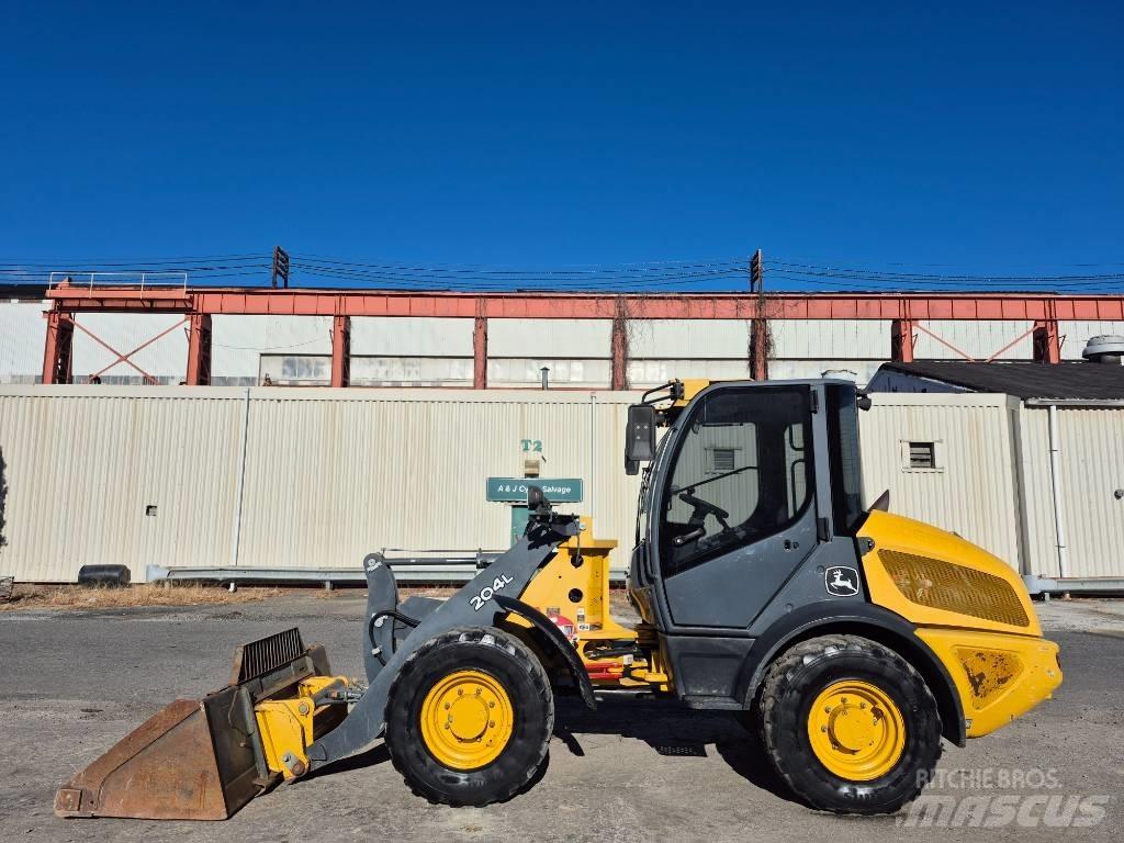 John Deere 204 L Rataslaadurid