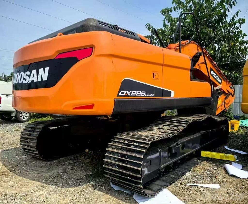 Doosan DX 225 LC Roomikekskavaatorid