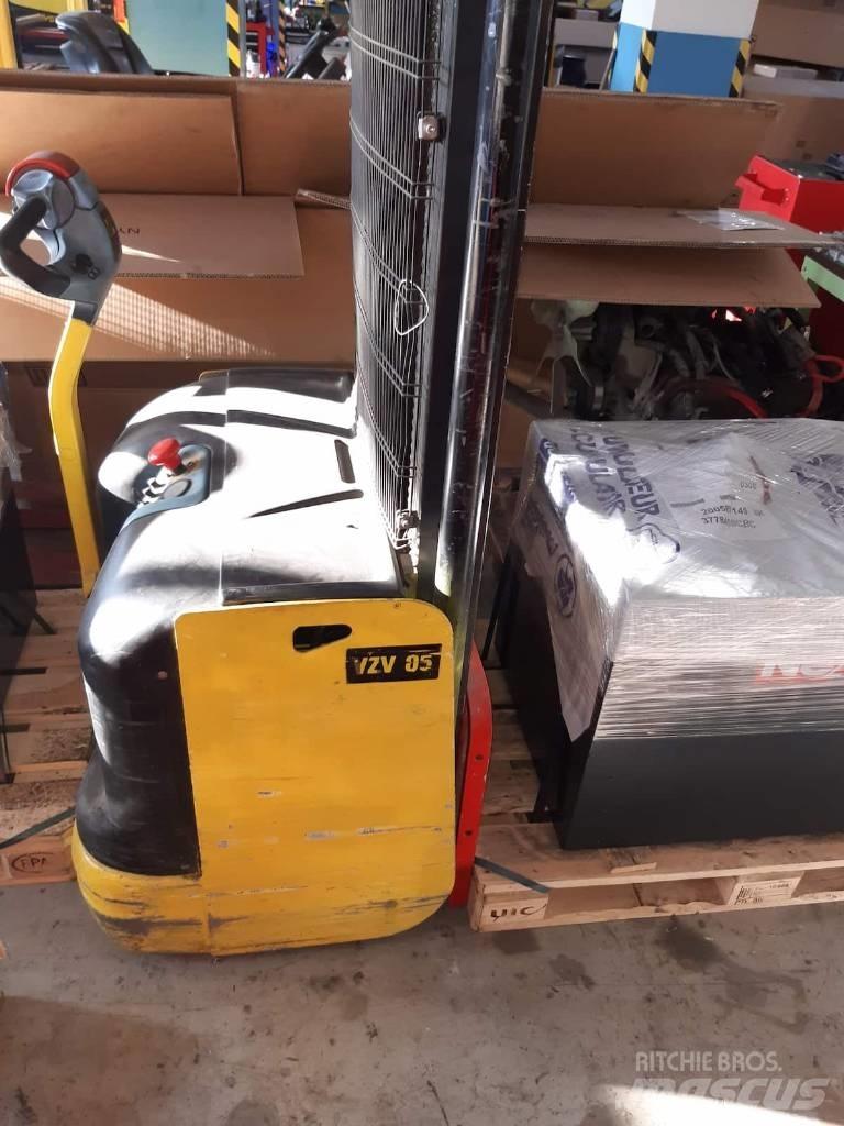 Hyster S 1.2 Järelkäidavad virnastajad