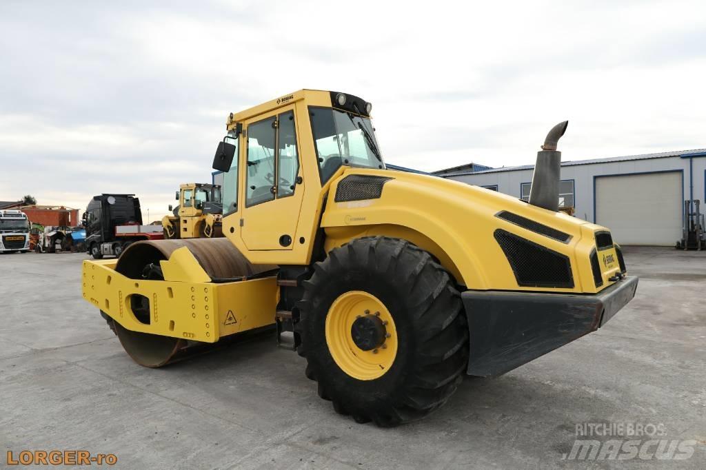 Bomag BW 216 D H-4 Ühe trumliga rullid