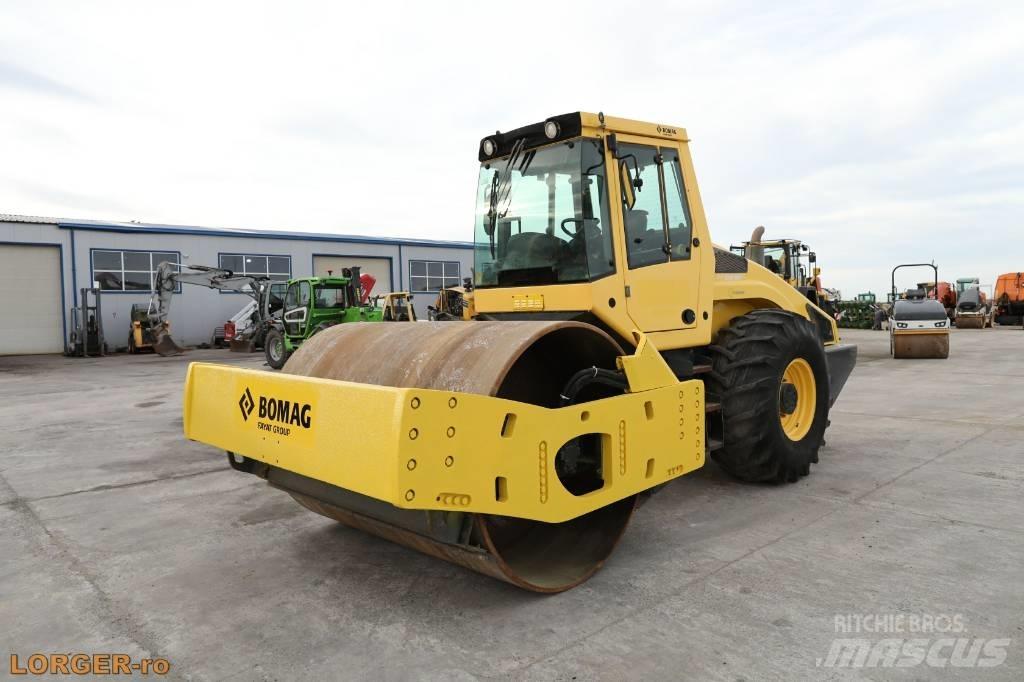 Bomag BW 216 D H-4 Ühe trumliga rullid