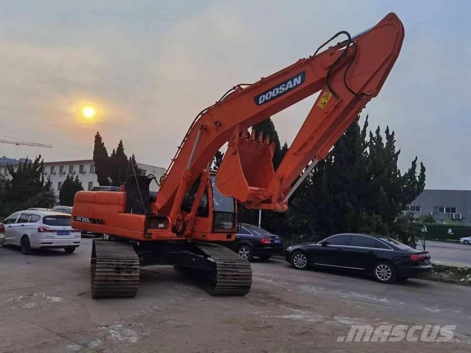 Doosan DX 225 Roomikekskavaatorid