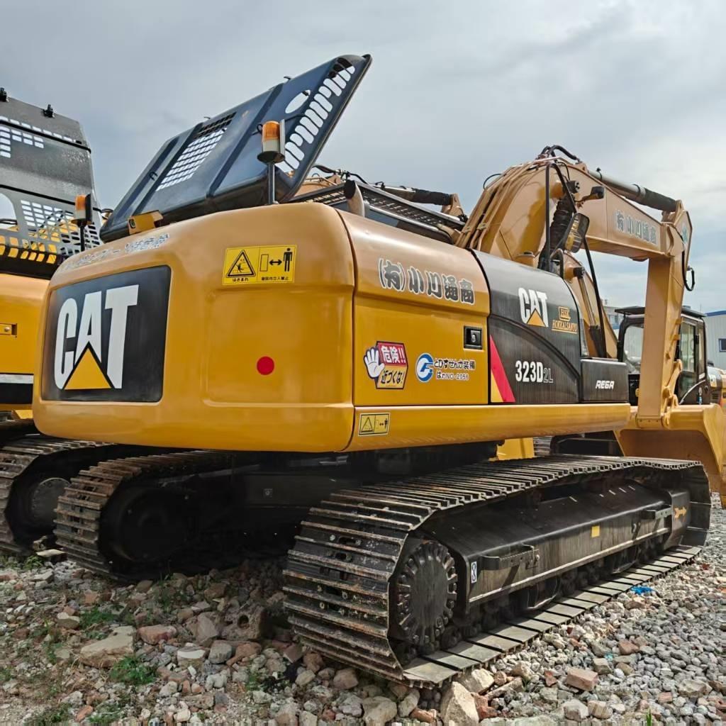 CAT 323D2 Roomikekskavaatorid