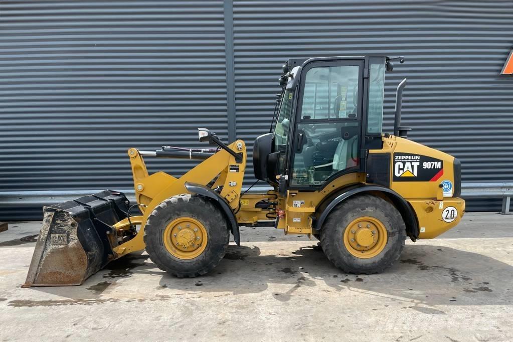 CAT 907M Rataslaadurid
