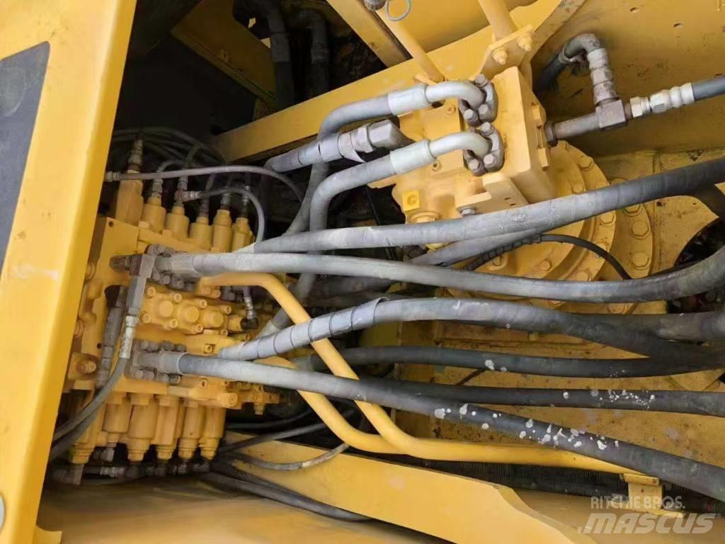 Komatsu 200-7 Roomikekskavaatorid