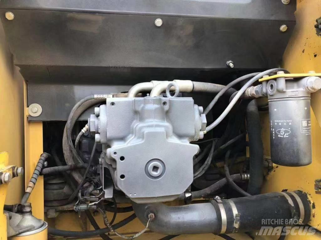 Komatsu 200-7 Roomikekskavaatorid