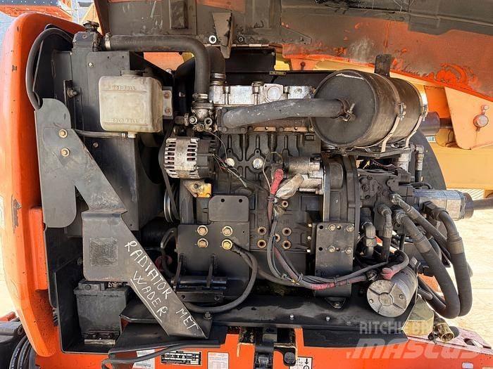 JLG 450AJ Iseliikuvad poomtõstukid