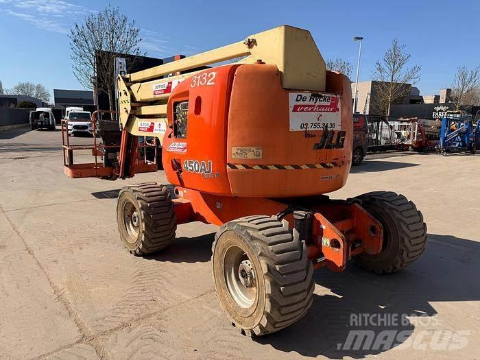 JLG 450AJ Iseliikuvad poomtõstukid