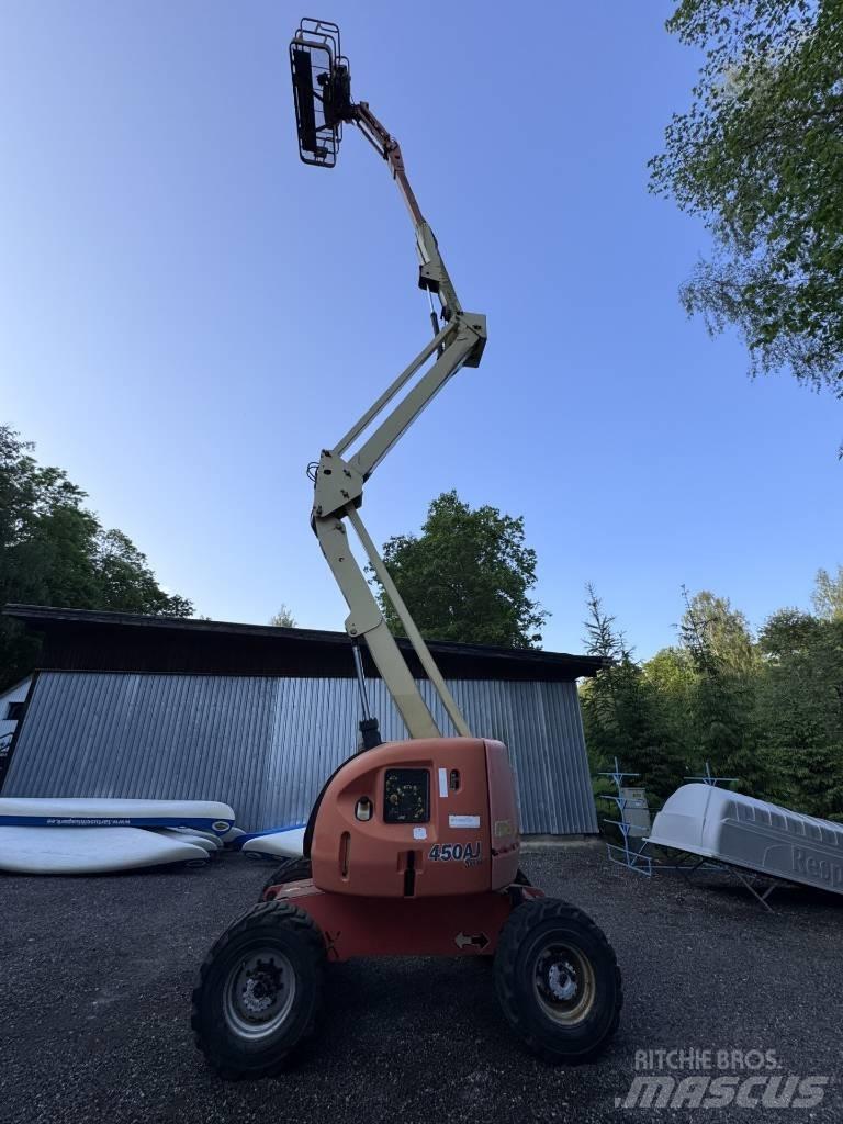 JLG 450 AJ Iseliikuvad poomtõstukid