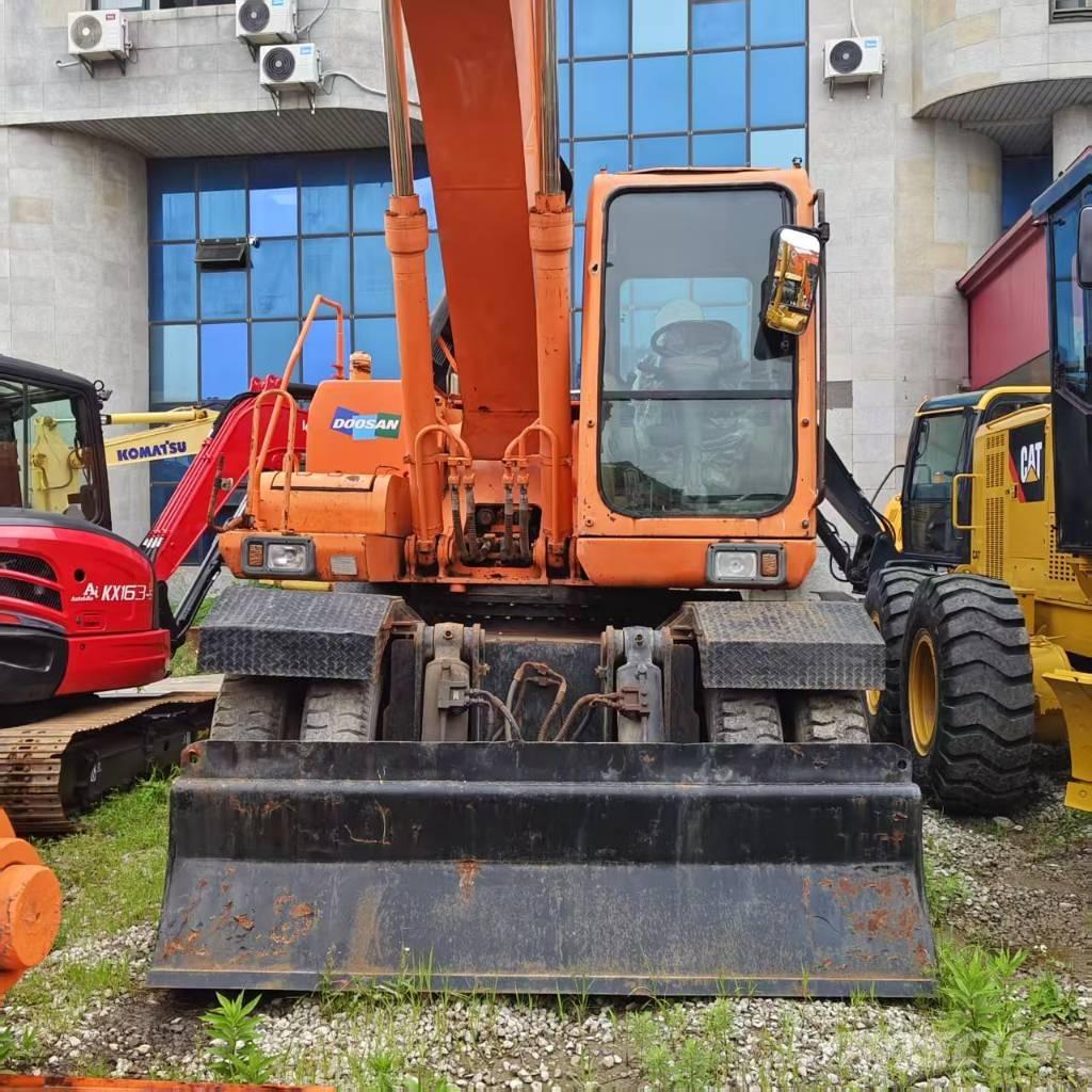 Doosan DH 210 W-7 Ratasekskavaatorid