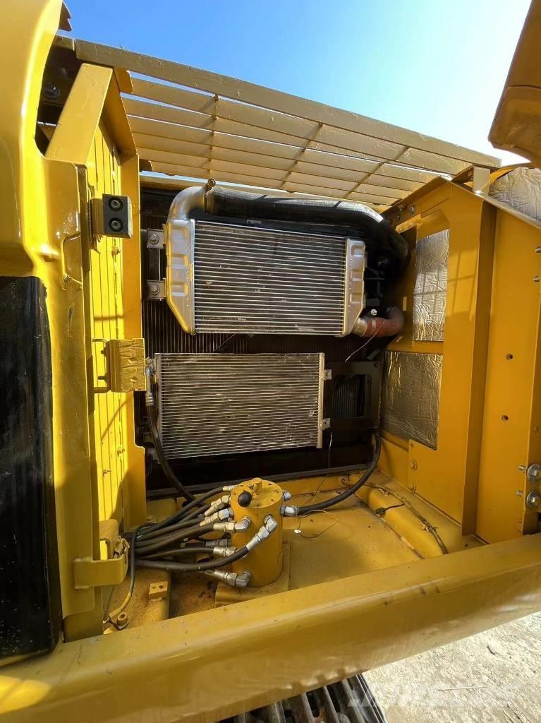 CAT 320 C Roomikekskavaatorid
