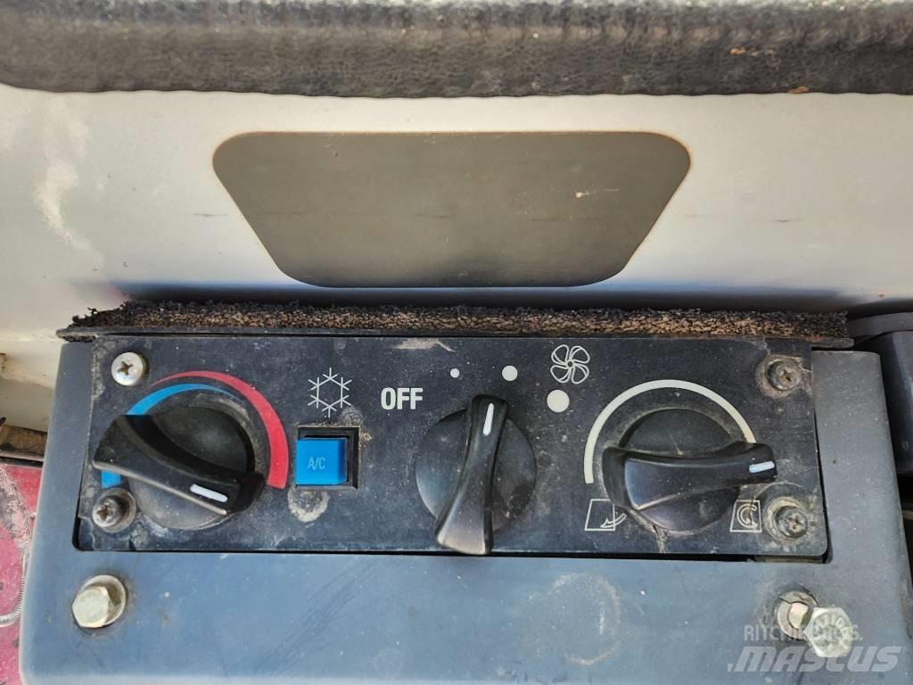 Takeuchi TB 180 FR Roomikekskavaatorid