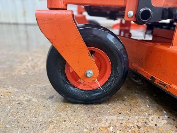 Kubota Z125S 0 - pöörderaadiuse niidukid
