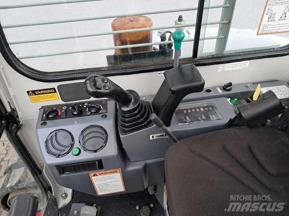 Takeuchi TB 153 FR Roomikekskavaatorid