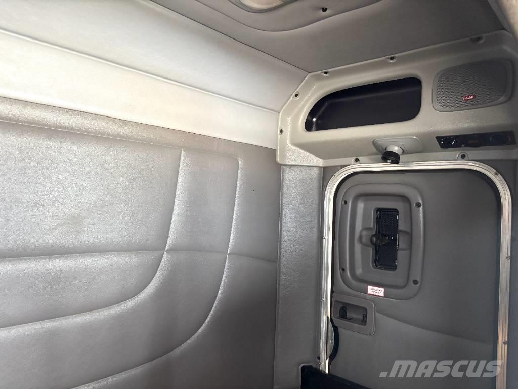 Peterbilt 389 Sadulveokid