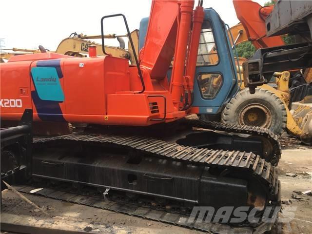 Hitachi EX 200 Roomikekskavaatorid