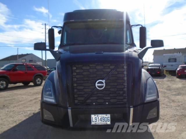 Volvo VNL740 Sadulveokid