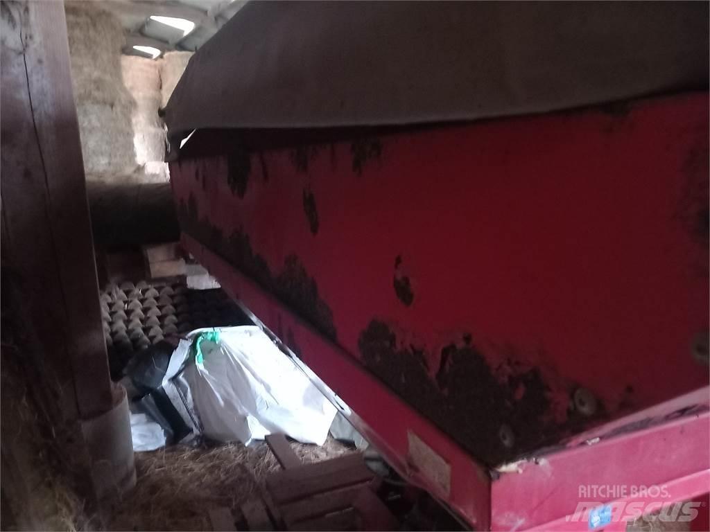 Kuhn MDS 732 M Väetisekülvikud pihustiga