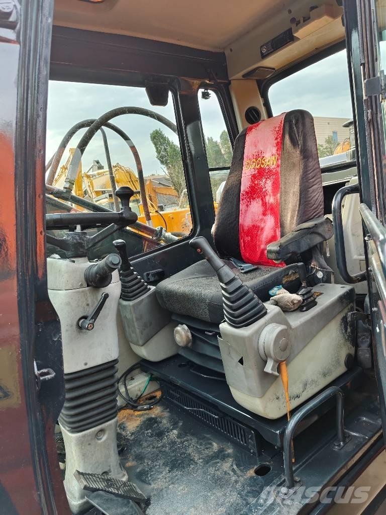 Hyundai r210w-9 Ratasekskavaatorid