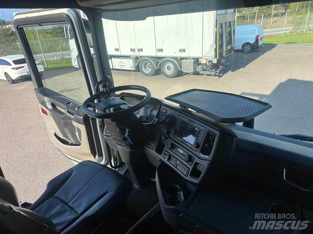 Scania R520B6X2NB Furgoonautod