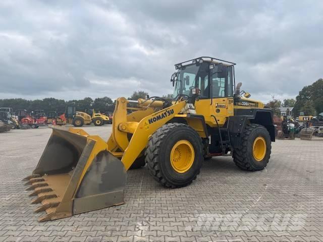 Komatsu WA 320 Rataslaadurid
