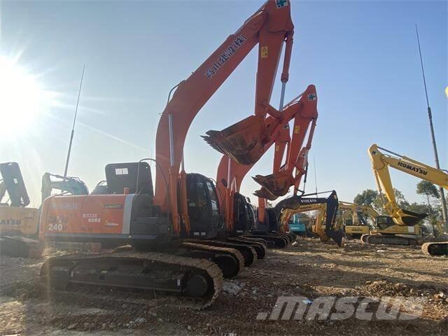CAT ZX240-3 Roomikekskavaatorid