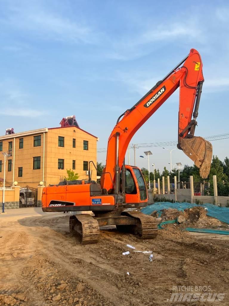 Doosan DX225LC-9C Roomikekskavaatorid